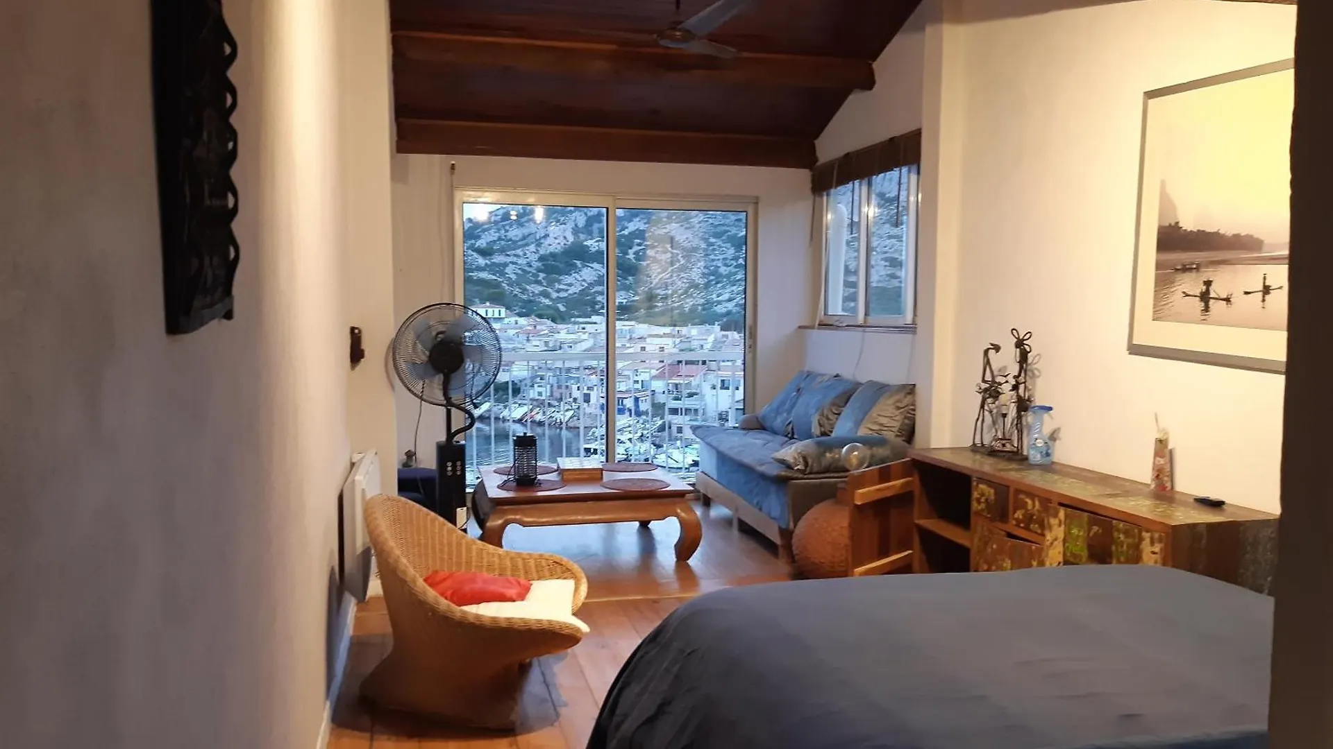 Cabanon Vue Mer Et Calanques Les Goudes Marseille France